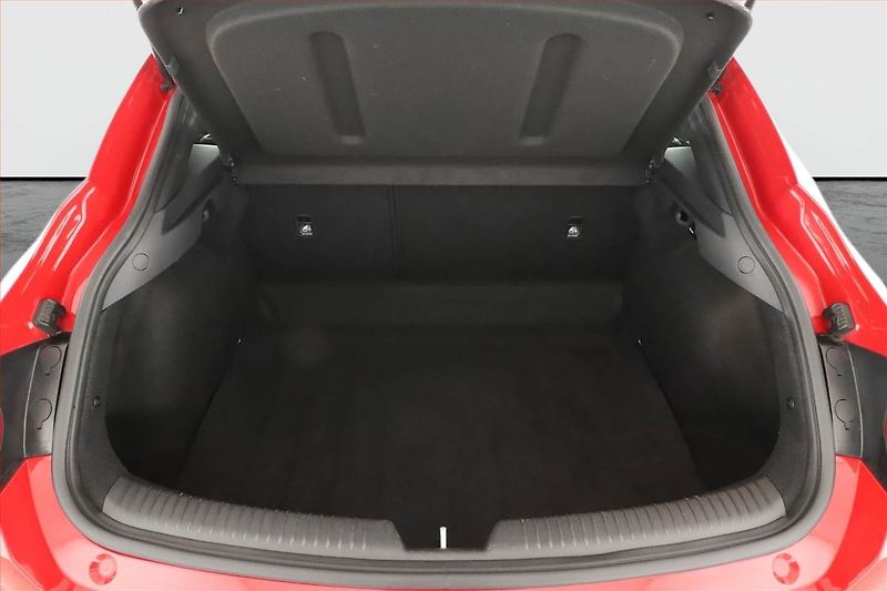 Hyundai i30 (2018) 1.0 T-GDI, Tempomat - fotka 11 z 17