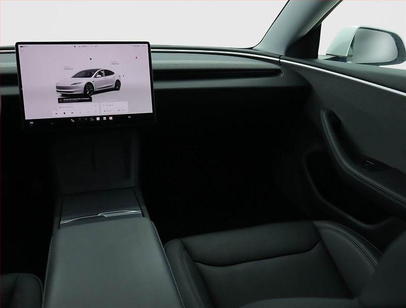 Tesla Model 3 (2025) Standard Range 60kWh, SoH 97% - fotka 8 z 20