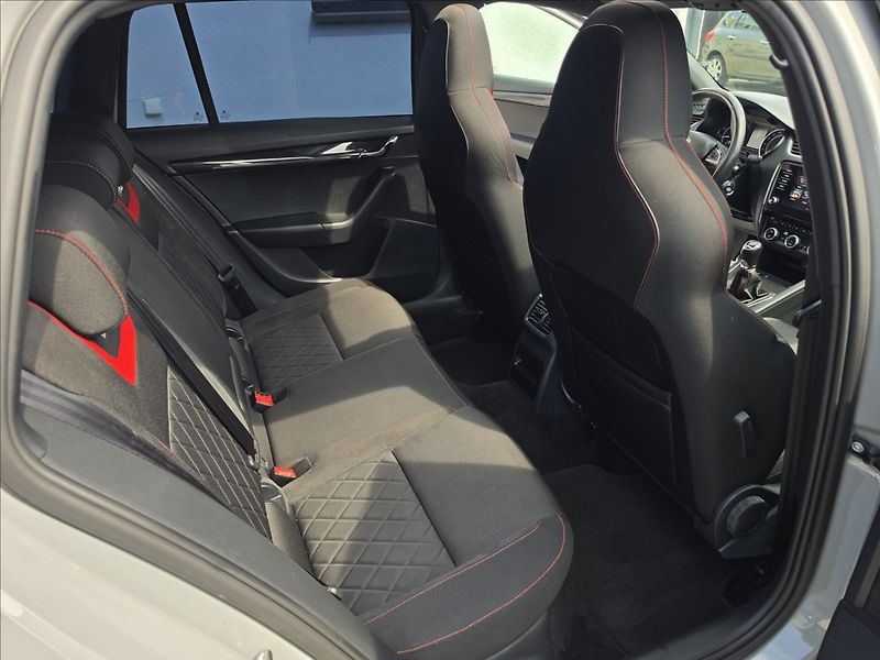 Škoda Octavia III 2,0 TSi 180KW RS Panorama - fotka 32 z 44
