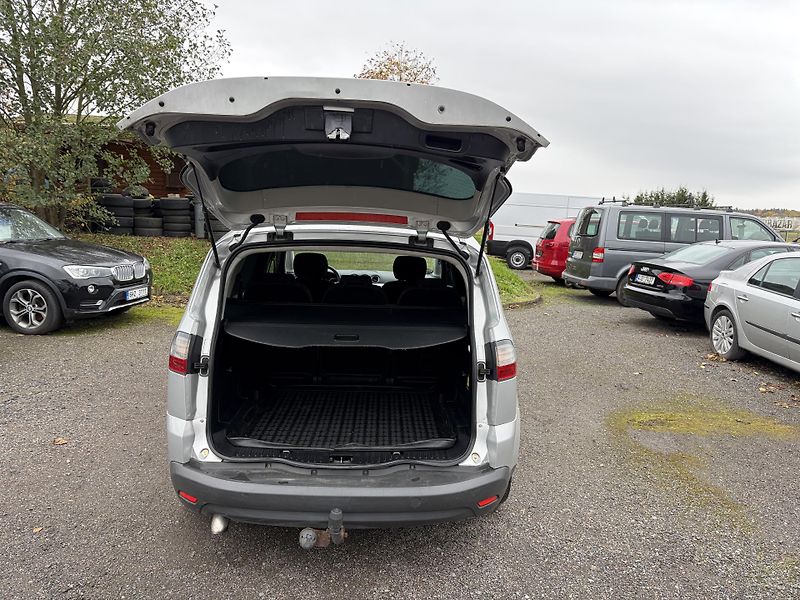 Ford S-MAX - fotka 9 z 20