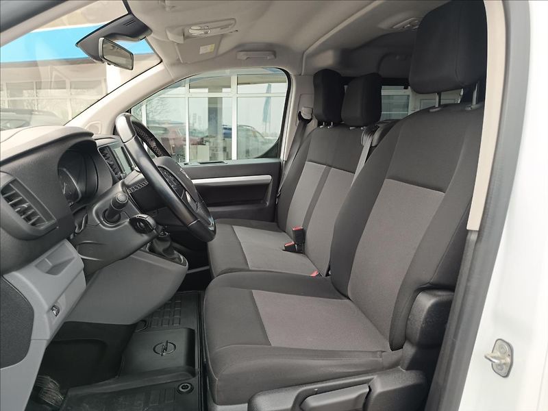 Opel Vivaro 2,0 CDTi Crewvan - fotka 13 z 21