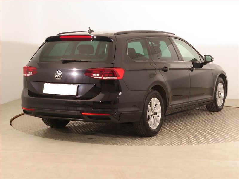 Volkswagen Passat (2020) Comfortline 2.0 TDI, Automat - fotka 5 z 17