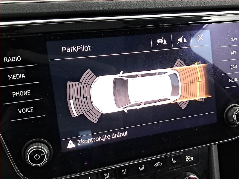 Škoda Superb (2019) 2.0 TDI, Automat, Navi - fotka 17 z 24