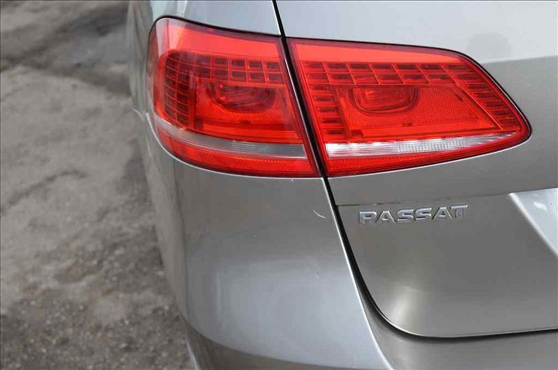 Volkswagen Passat (2012) VARIANT 2,0 TDI - fotka 12 z 26