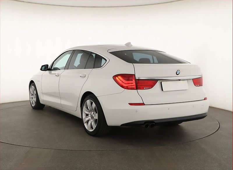 BMW Řada 5 (2012) 530d GT, Automat, Navi, Xenony - fotka 4 z 20