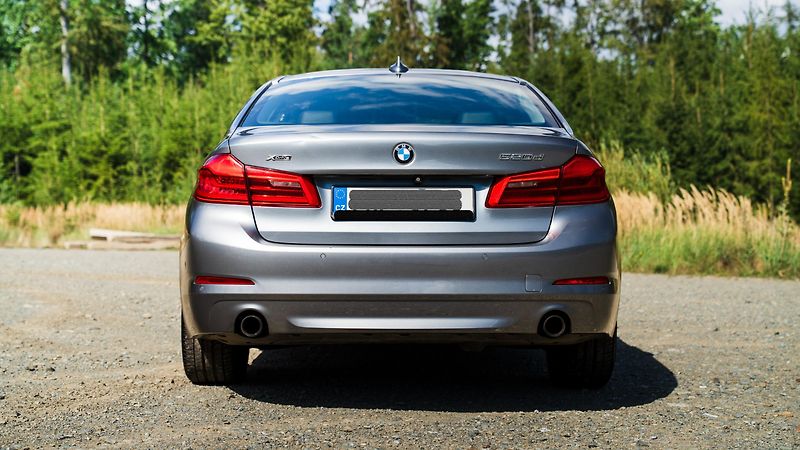 BMW Řada 5 (2017) BMW 520d xDrive Limousine - fotka 16 z 43