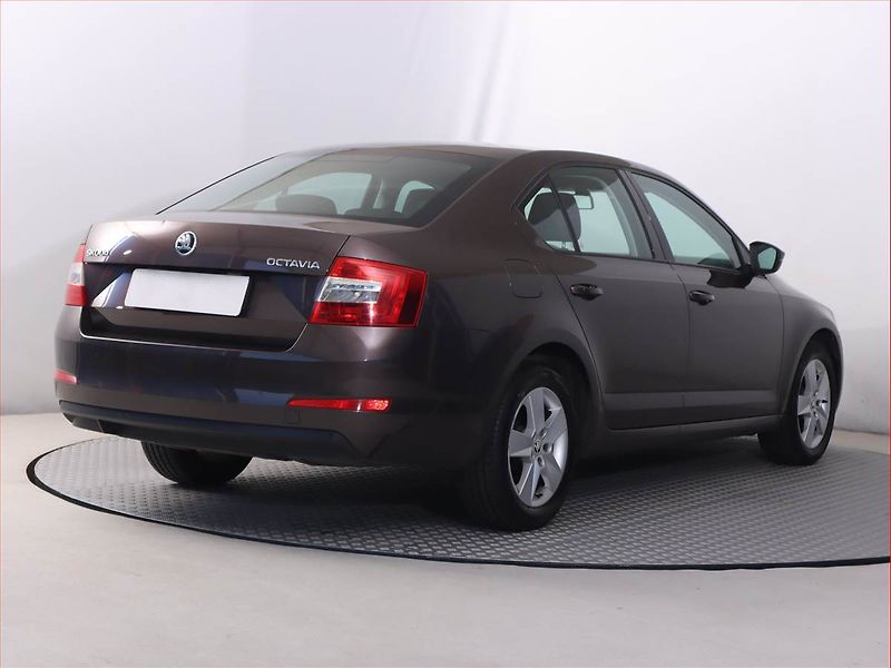 Škoda Octavia (2014) Ambition 1.6 TDI, Serv.kniha - fotka 5 z 18