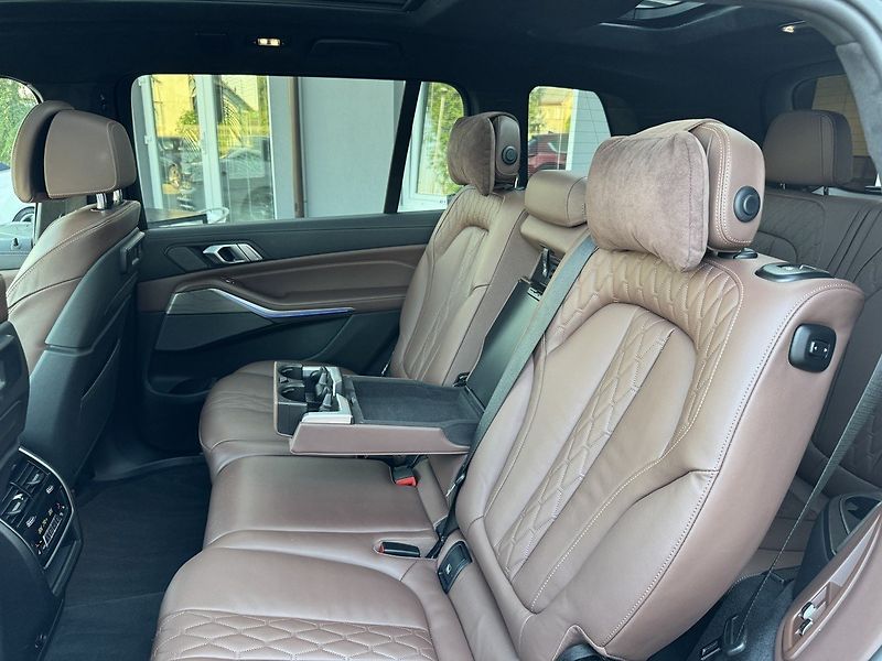 BMW X7 (2021) xDrive 40d M-Paket Pano - fotka 27 z 49