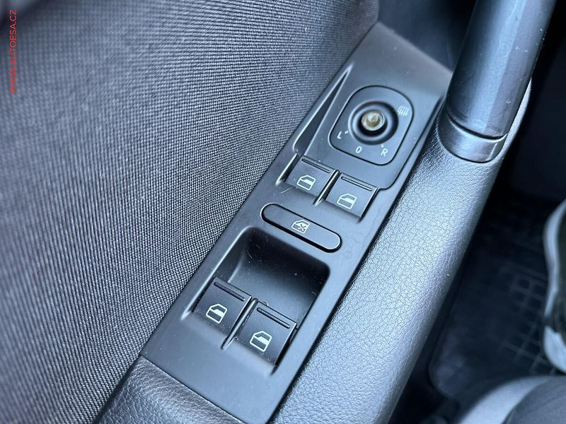 Volkswagen Passat (2013) 1.6TDi, AC, tempo, park.asist - fotka 11 z 16