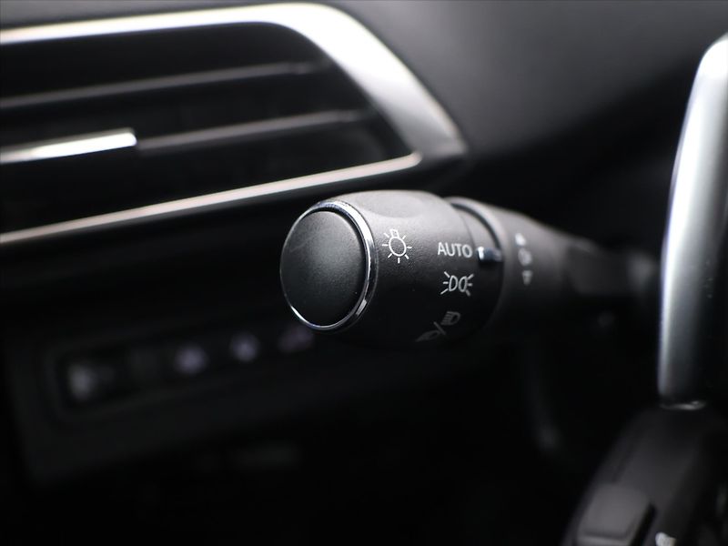 Peugeot 5008 1,5 HDI 130k Aut. Allure 7Míst - fotka 16 z 30