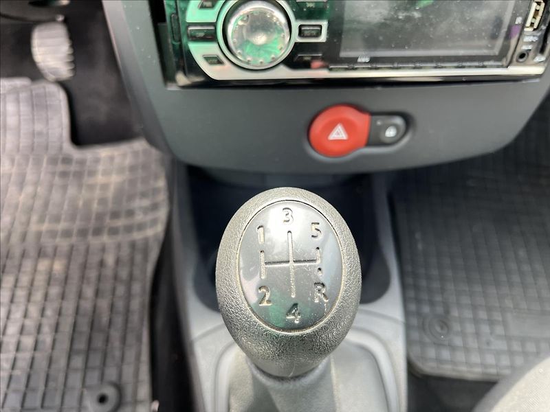 Renault Clio 1,2 i 48 KW ČR  STK 11/27 - fotka 18 z 29