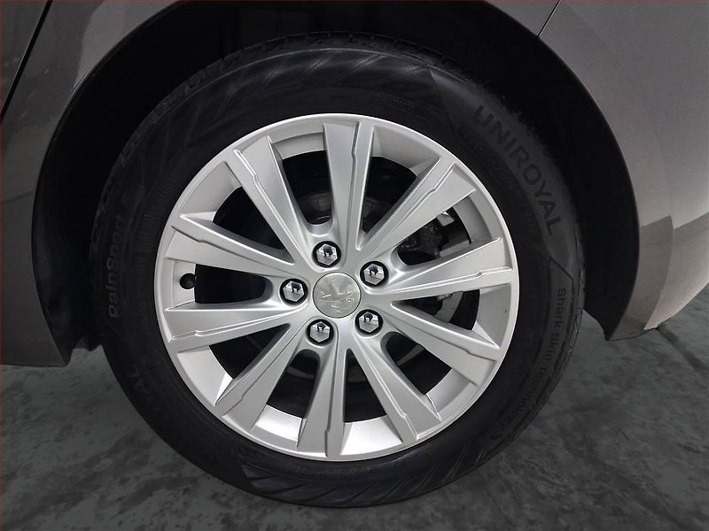 Peugeot 308 (2016) 1.2 e-THP, Navi, Tempomat - fotka 15 z 16