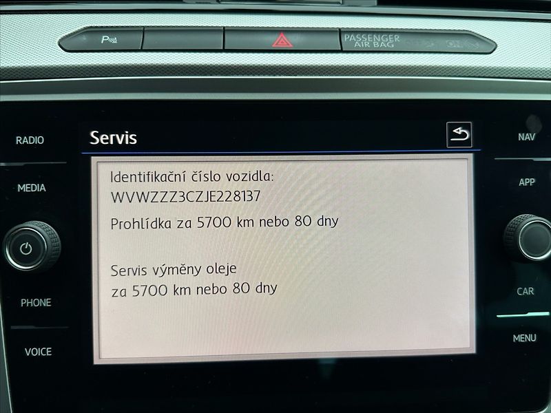 Volkswagen Passat 1,4 TSI 110kW-MANUAL!! - fotka 35 z 37