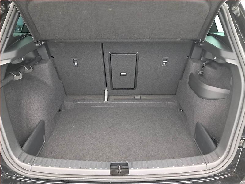 Škoda Karoq (2023) Sportline 1.5 TSI - fotka 14 z 21