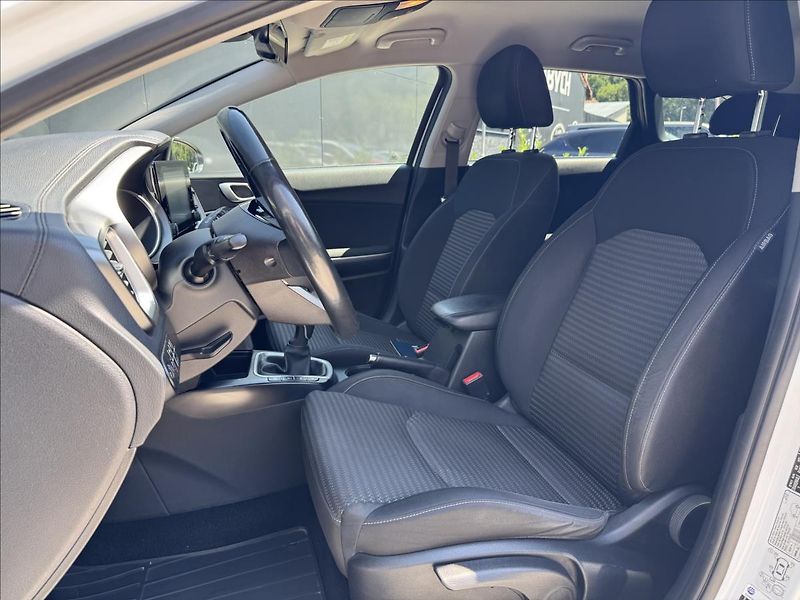 Kia Ceed 1,6 CRDI 100kW Exclusive ČR DP - fotka 12 z 31