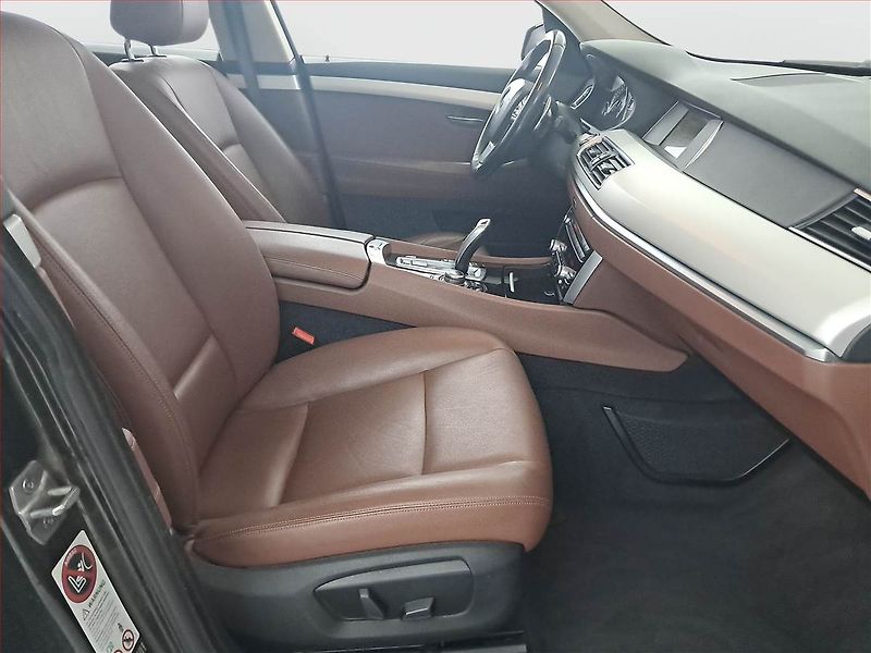 BMW Řada 5 (2014) 520d GT, Automat, Kůže, Navi - fotka 9 z 18