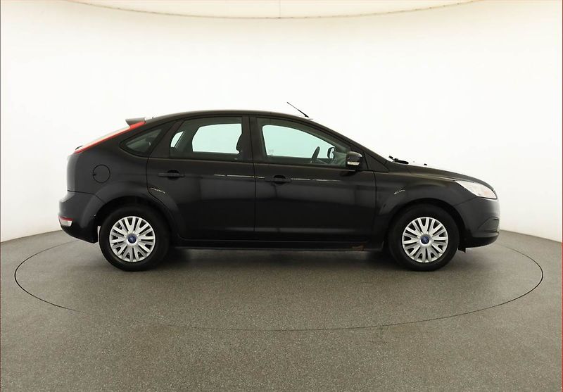 Ford Focus (2010) 1.6 16V, nová STK - fotka 6 z 11