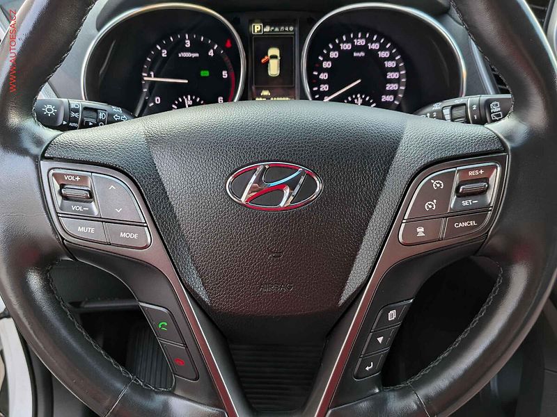 Hyundai Santa Fe (2016) 2.2 CRDi 4WD, 1.maj,ČR, AT - fotka 14 z 26