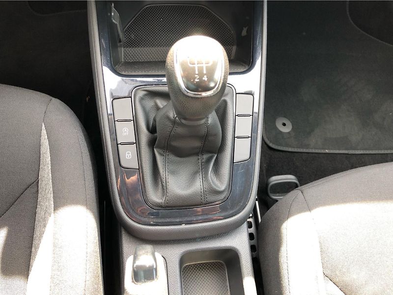 Škoda Fabia 1.0 MPi ACTIVE - fotka 21 z 28