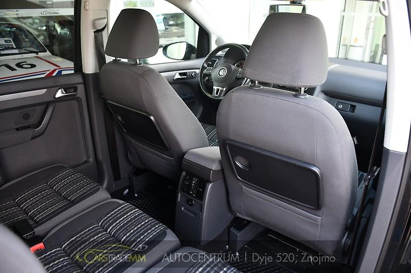 Volkswagen Touran 2.0TDi CROSS NAVI VÝHŘEV - fotka 19 z 48