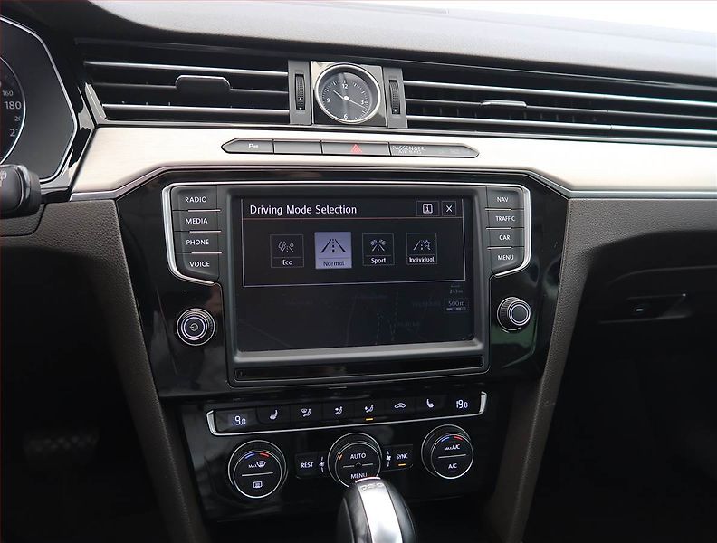 Volkswagen Passat (2016) 2.0 TDI, Automat, Serv.kniha - fotka 17 z 22
