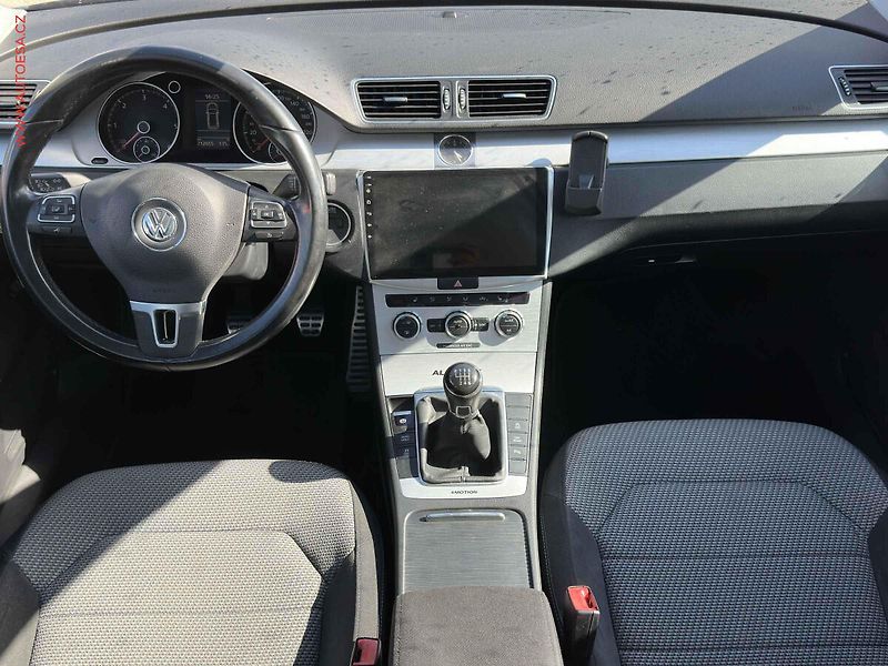 Volkswagen Passat (2013) 2.0TDi 4x4, Bixen, autoAC - fotka 8 z 18