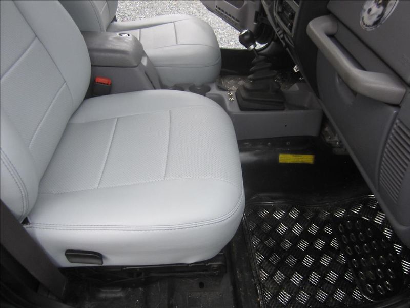 Jeep Wrangler 2.5i 4x4, Hardtop - fotka 17 z 38