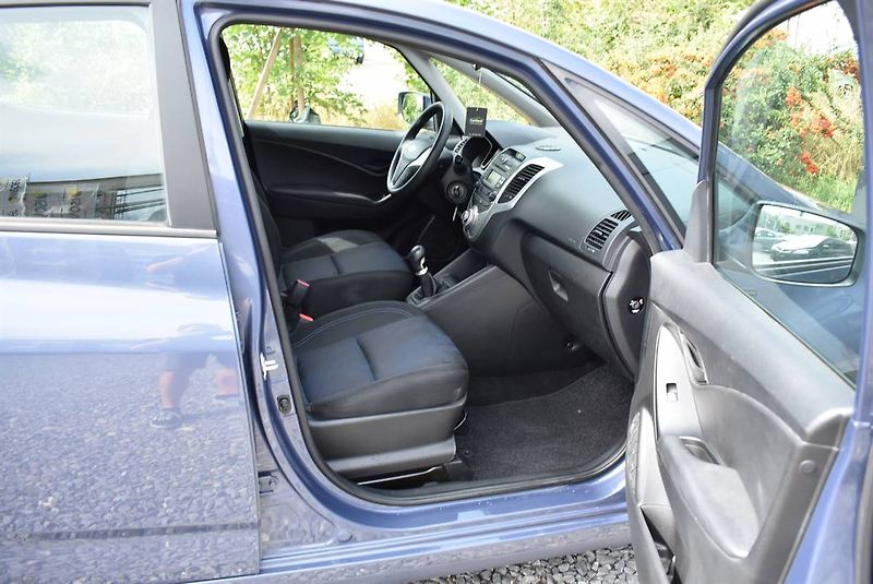 Hyundai ix20 1,4 16V 1.MAJ,AC,SERVIS AKCE - fotka 12 z 16