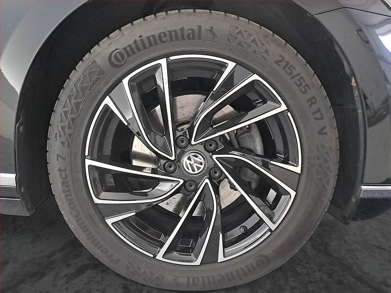 Volkswagen Passat (2020) Elegance 2.0 TDI - fotka 15 z 17