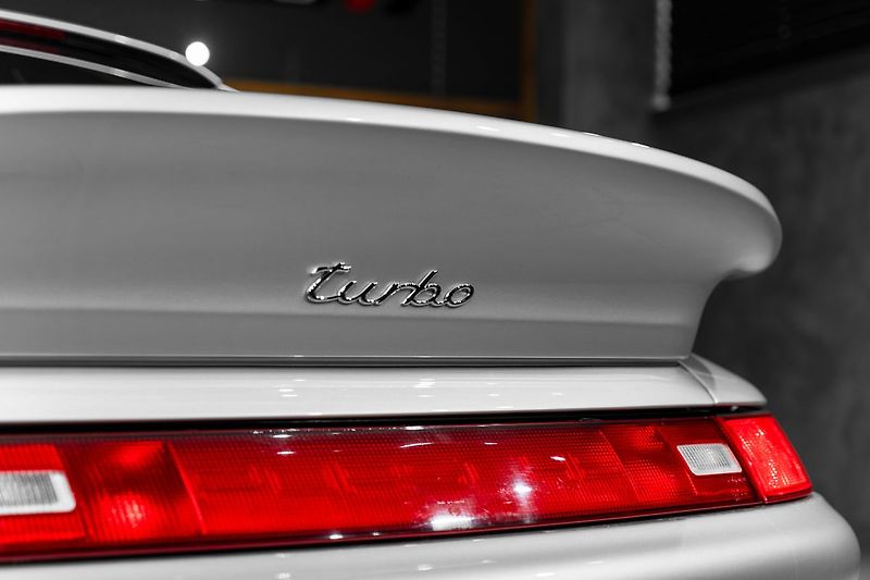 Porsche 911 Turbo - fotka 31 z 35