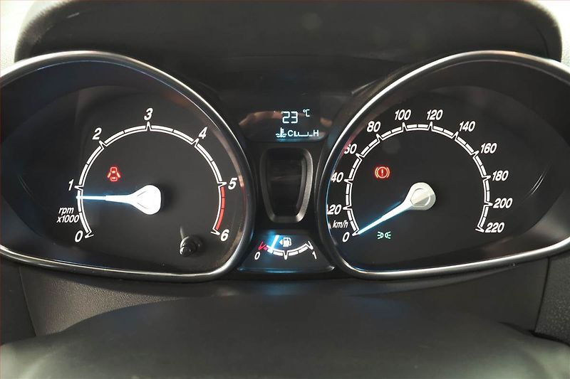 Ford Tourneo Courier (2014) Titanium 1.6 TDCi, 5Míst, ČR - fotka 8 z 14