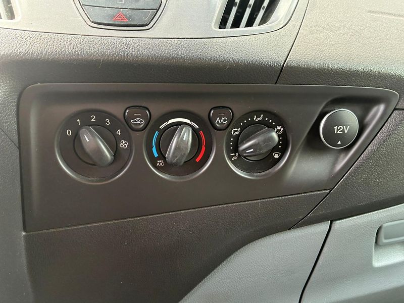 Ford Transit Custom (2014) 2.2TDCi, 92KW, 6 MÍST - fotka 18 z 25
