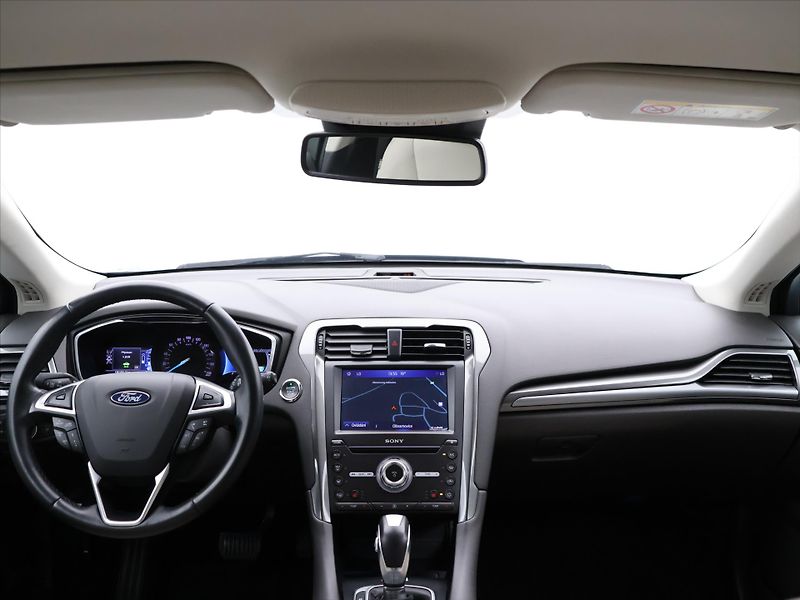 Ford Mondeo 2,0 Hybrid iCVT 103kW Vignale - fotka 27 z 35