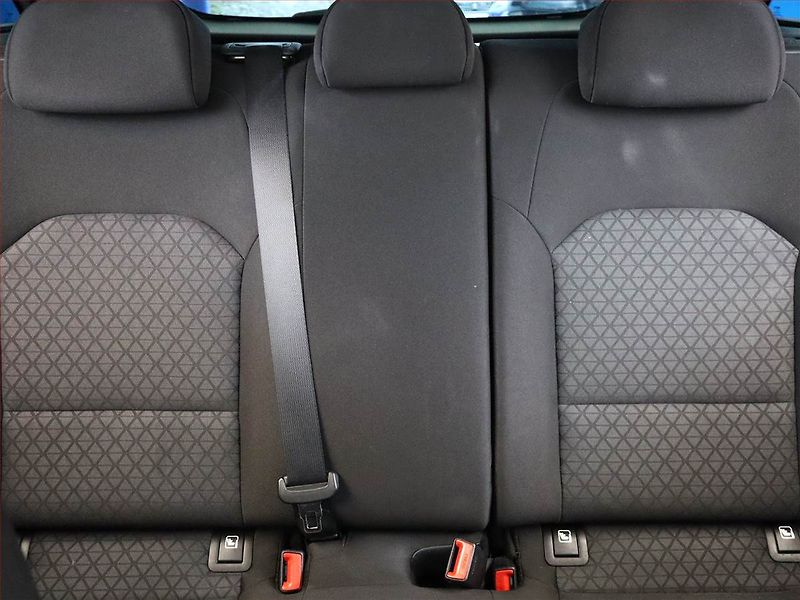 Kia Ceed (2023) 1.5 T-GDI, Automat, ČR,1.maj - fotka 8 z 18