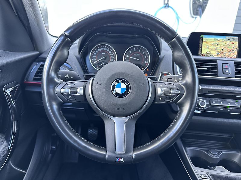 BMW Řada 1 118i  Sport Line - fotka 10 z 18