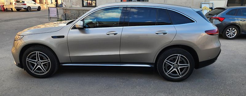 Mercedes-Benz EQC (2022) 400 4M AMG SOH 94,5% 85kWh - fotka 7 z 50