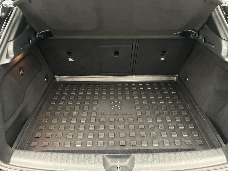 Mercedes-Benz GLA 1,6 180 90kW Xenon Navi - fotka 10 z 24