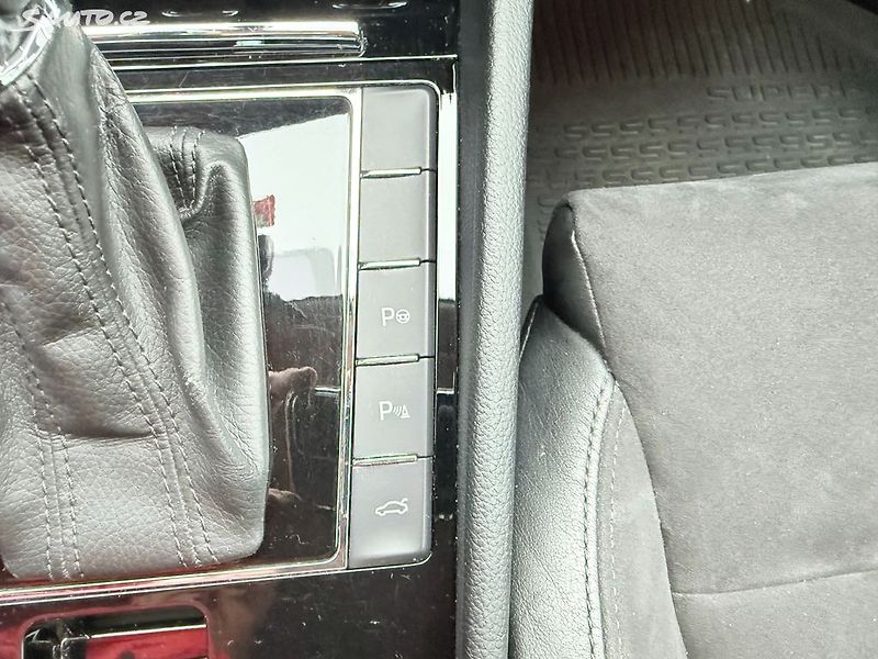 Škoda Superb 2.0 TDI 140kW - fotka 17 z 33