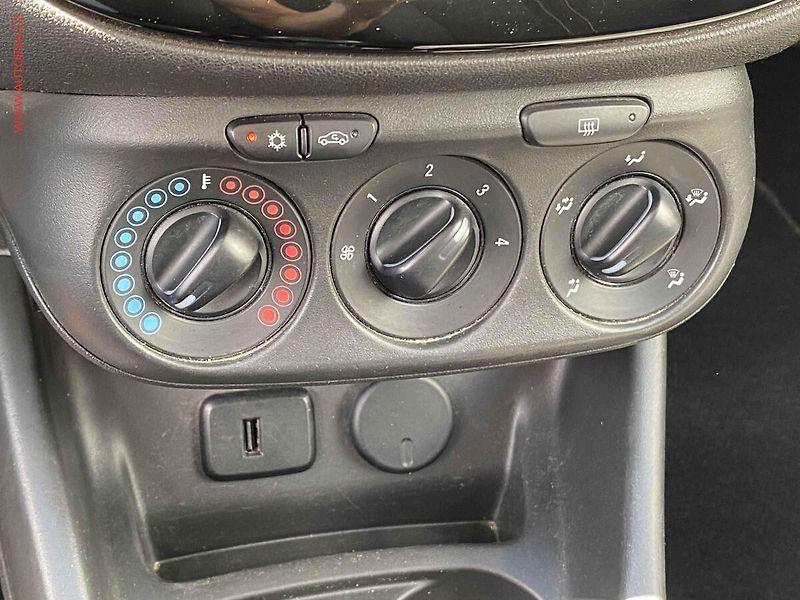 Opel Corsa (2019) 1.4i, Sport - fotka 13 z 17