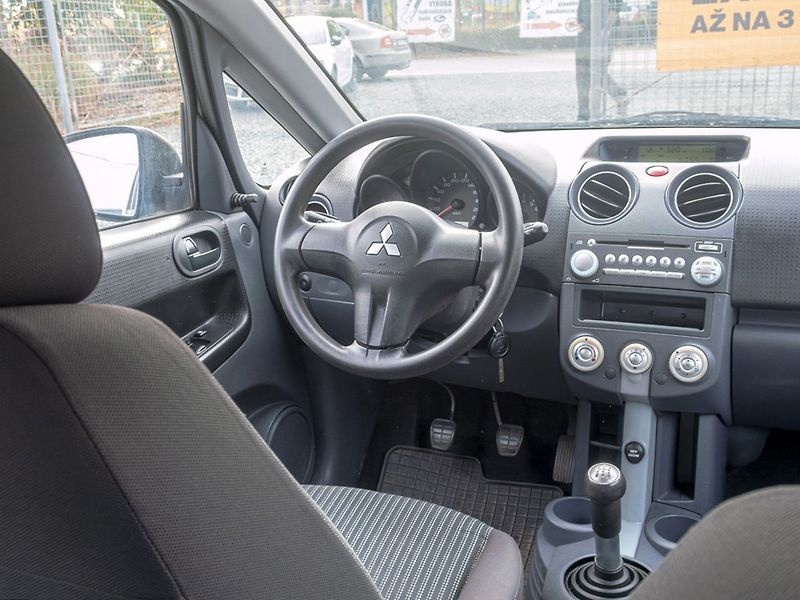 Mitsubishi Colt (2007) 1.1i 55KW – PO SERVISU! - fotka 11 z 36