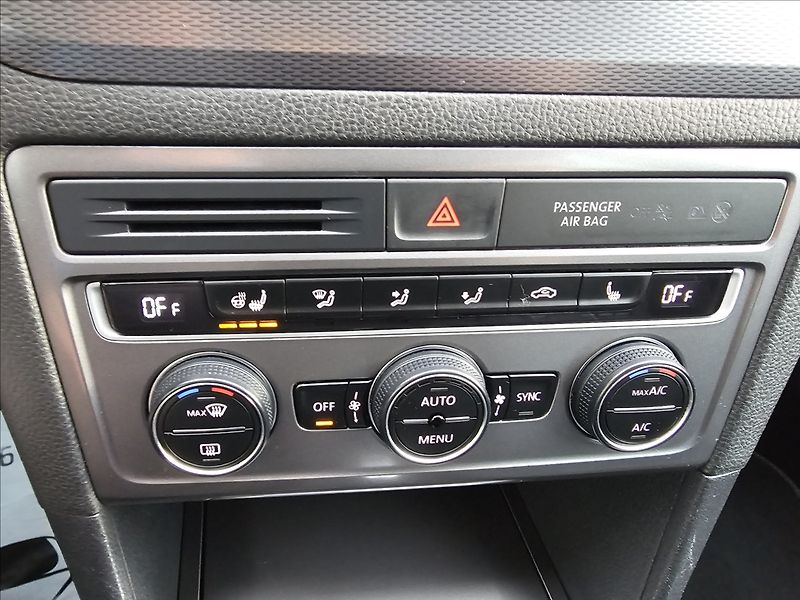 Volkswagen Golf Sportsvan 1,4TSi DSG LOUNGE NAVI STK - fotka 22 z 53