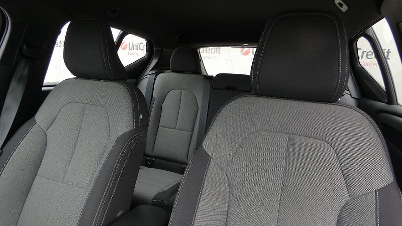 Volvo XC40 B3 PLUS DARK - fotka 7 z 23