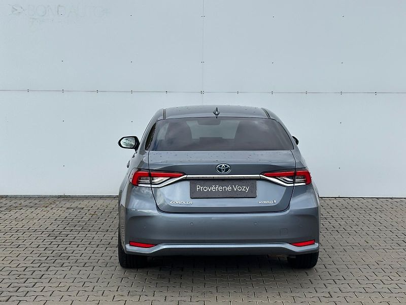 Toyota Corolla 1.8 HSD e-CVT Executive VIP - fotka 9 z 28