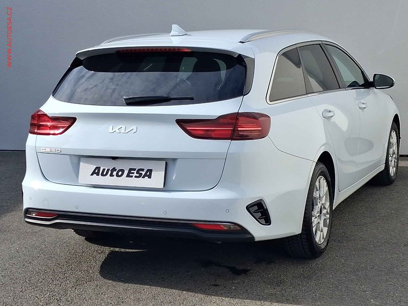 Kia Ceed (2022) 1.5 T-GDi SW, 2.maj,ČR, TOP - fotka 4 z 19