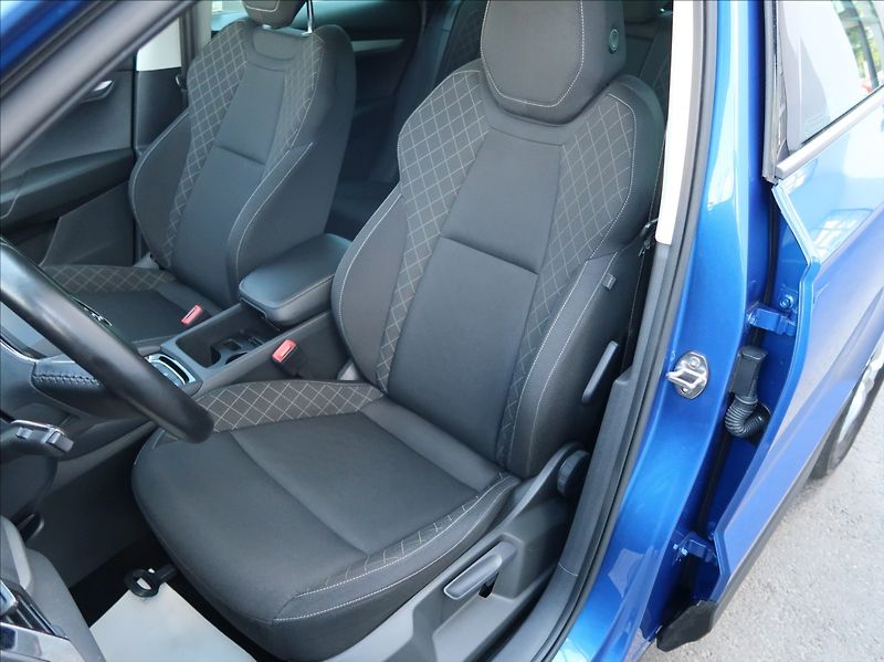 Škoda Karoq 2,0 TDi,1majČR,Serv.kn.,DPH - fotka 10 z 27