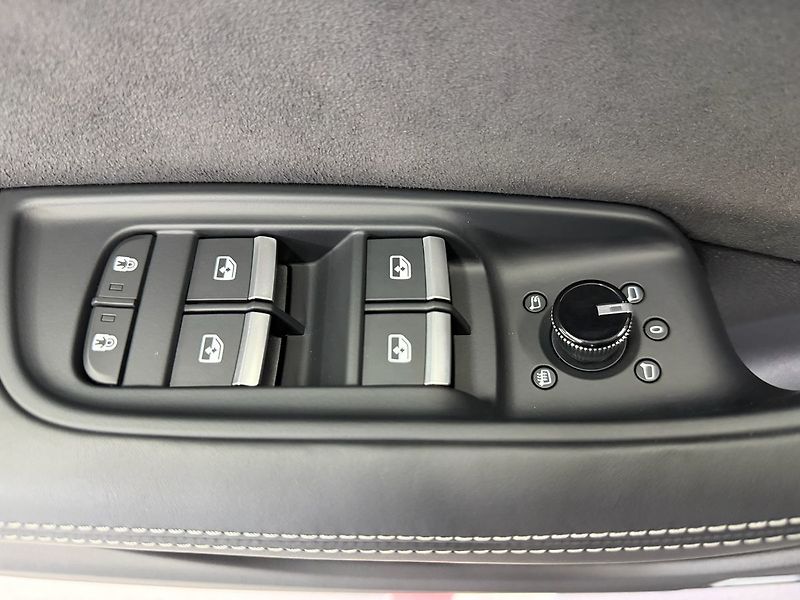 Audi Q8 60TFSI e QUATTRO, MASÁŽE, B&O - fotka 25 z 31