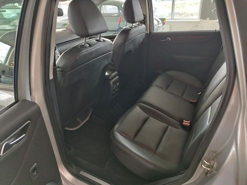 Mercedes-Benz Třídy A (2008) 1,5i 70KW,AUTOMAT,XEN,ALU,KŮŽE - fotka 17 z 19