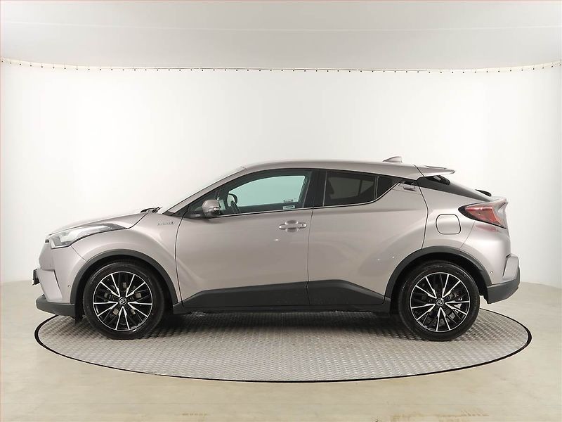 Toyota C-HR (2017) Executive 1.8 Hybrid, Automat - fotka 3 z 18