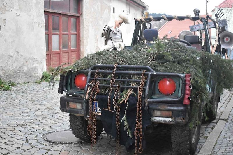 Krampusové a ďábelská vozidla