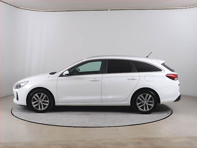 Hyundai i30 (2018) 1.6 CRDi, Tempomat - fotka 3 z 17